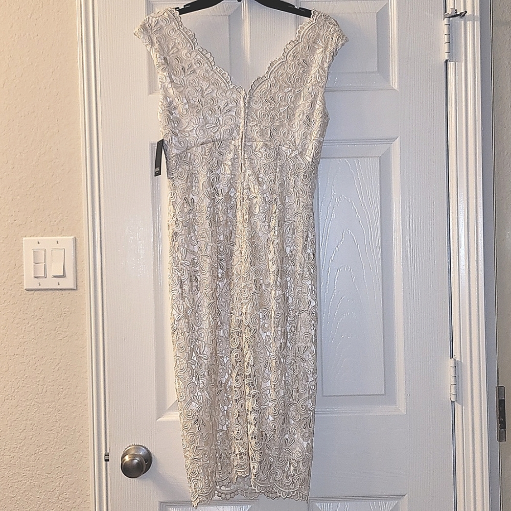 NWT - MARINA Ivory/Gold Sleeveless Lace Dress